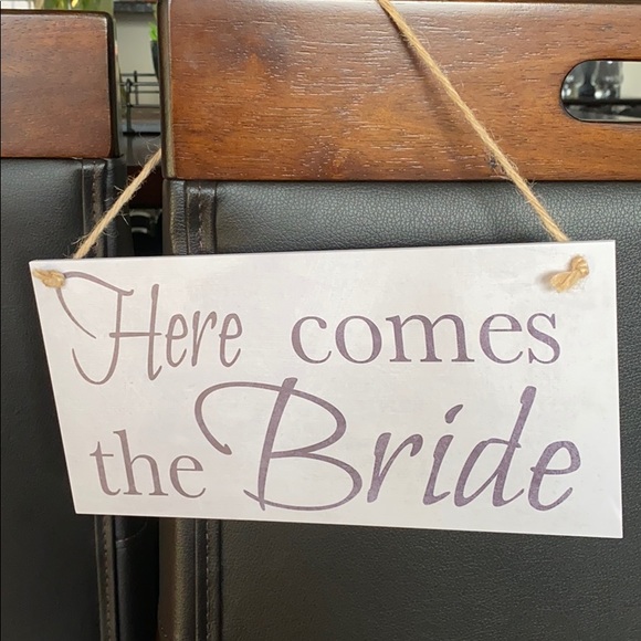 Here Comes the Bride wedding sign - Picture 3 of 3
